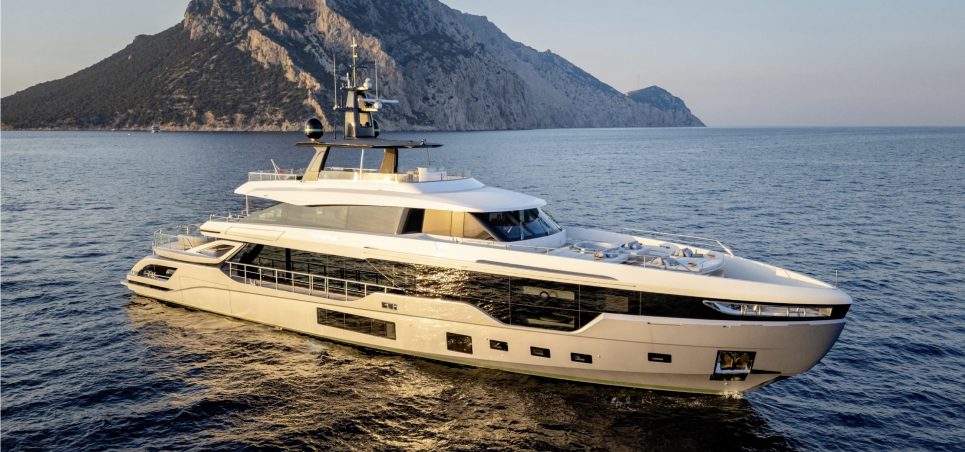 Azimut Grande 38 Trideck main photo